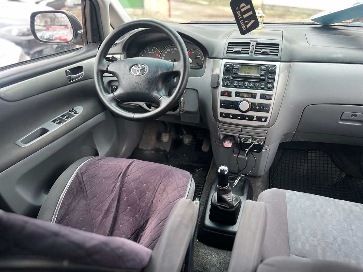 Toyota Avensis Verso